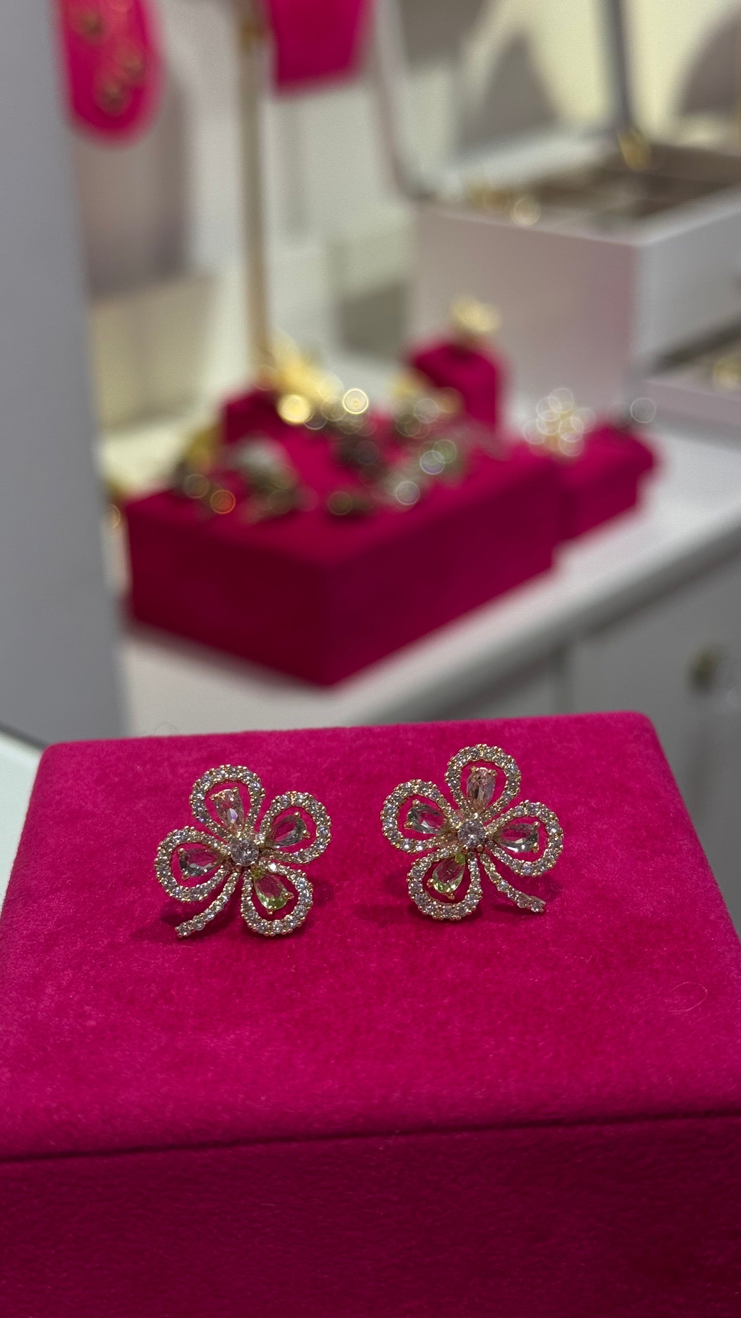 Gold Kristal Çiçek Küpe