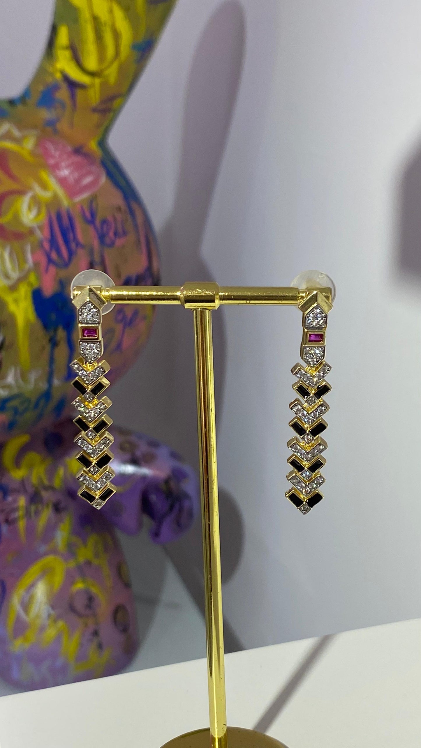 Siyah Mineli Sallantılı Küpe