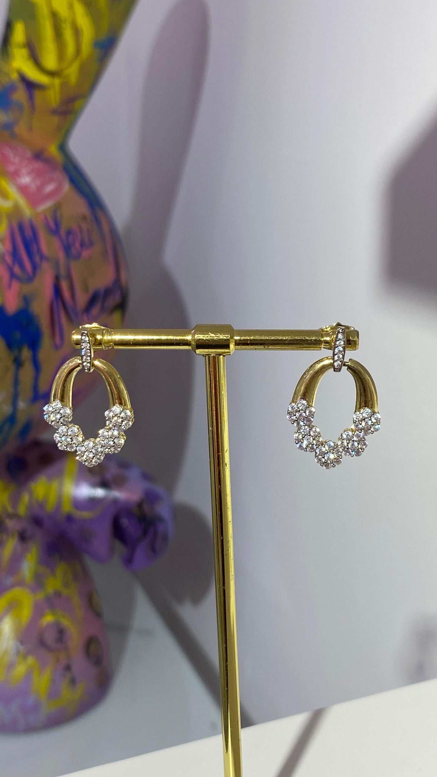 Taşlı Çiçek Desen Küpe