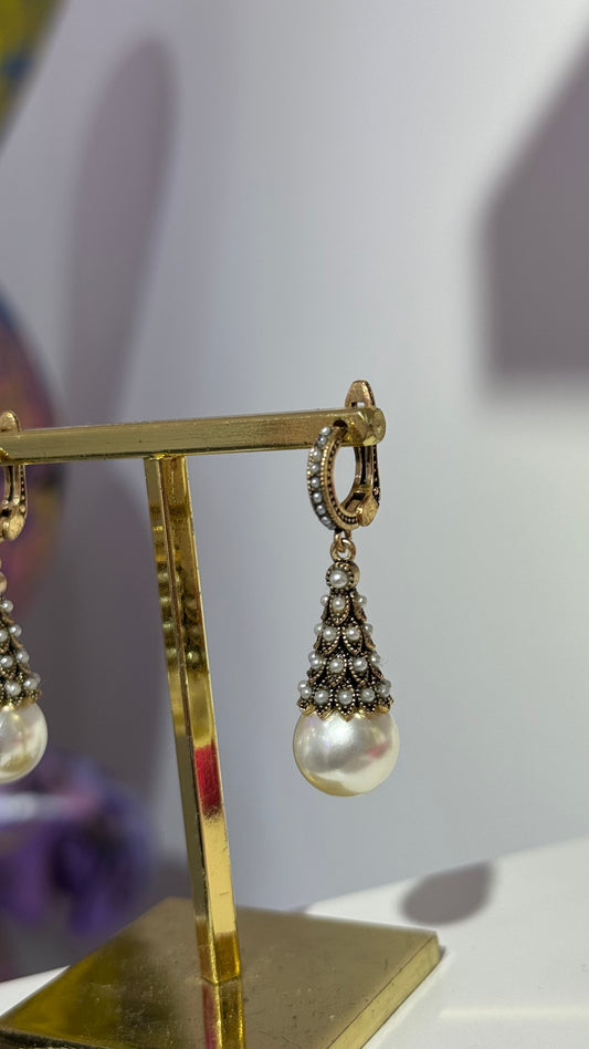 İncili Sallantılı Antik Küpe