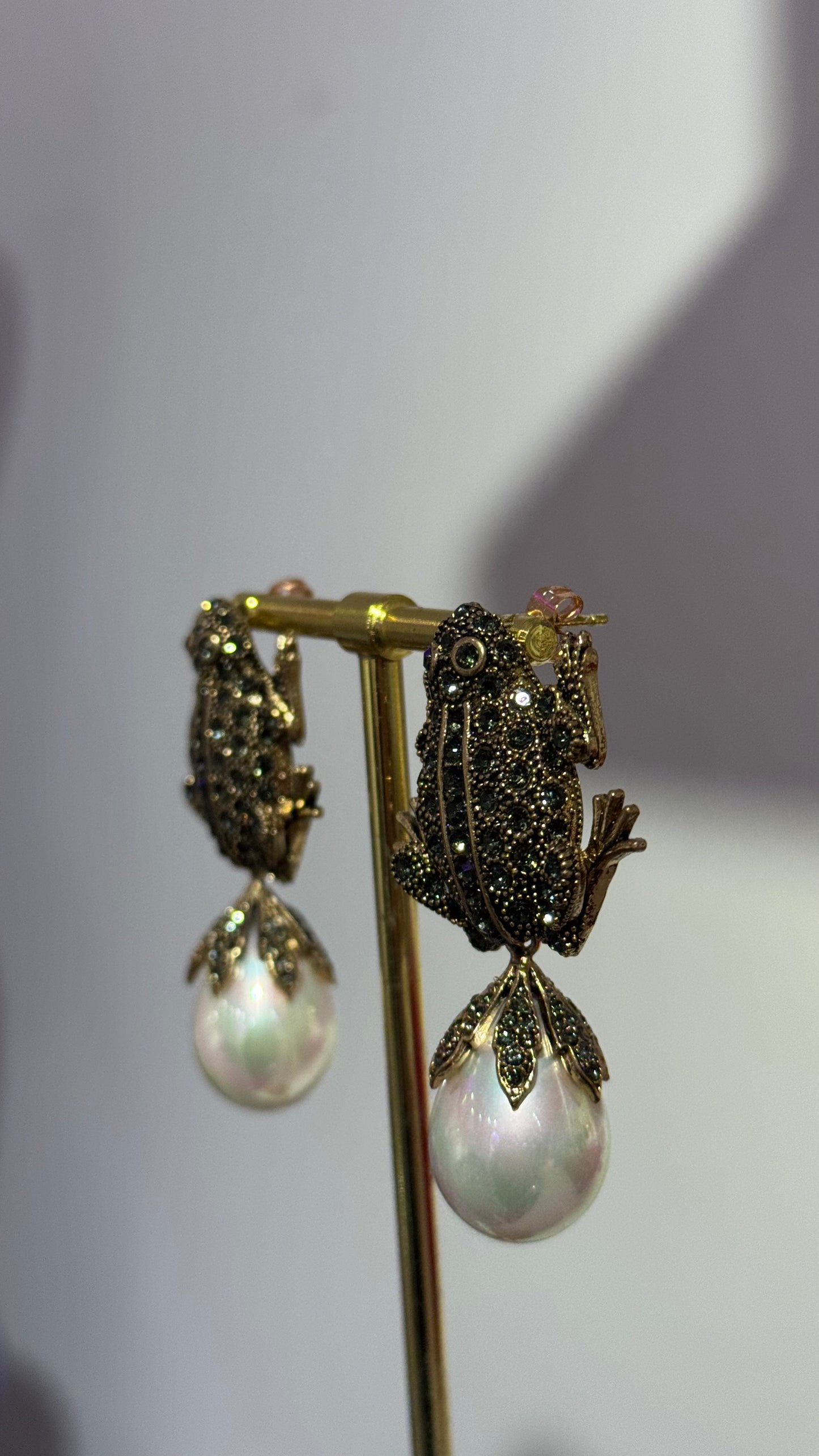 İncili Kurbağa Küpe