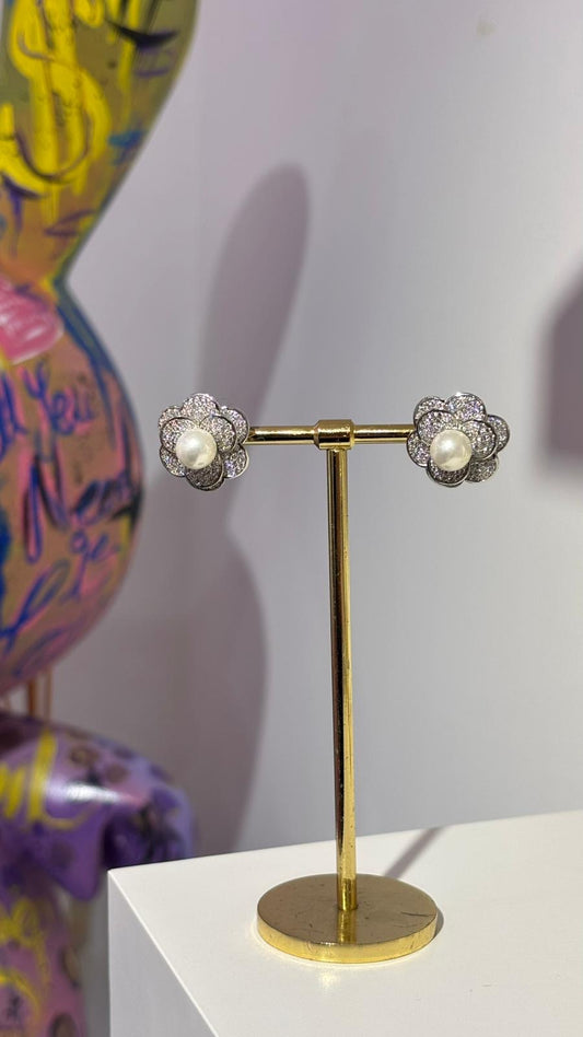 Taşlı İncili Mini Kamelya Küpe