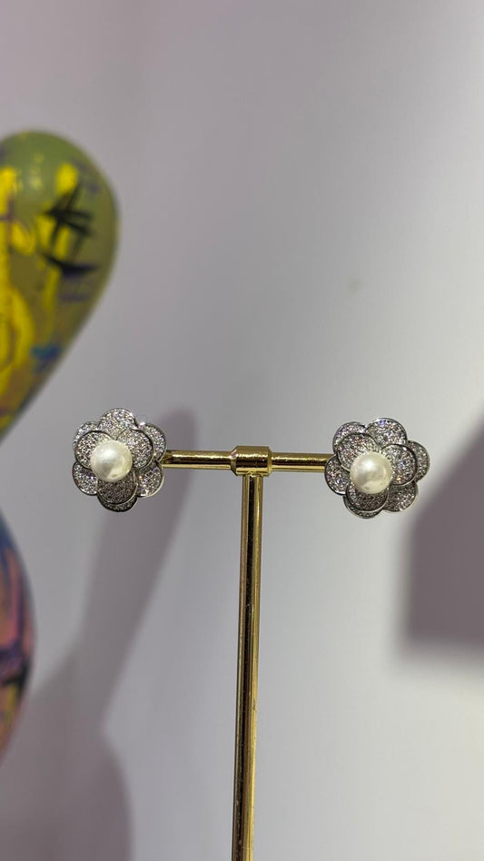 Taşlı İncili Mini Kamelya Küpe