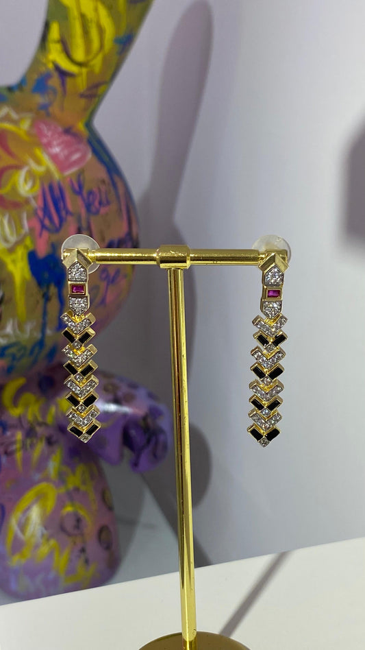 Siyah Mineli Sallantılı Küpe