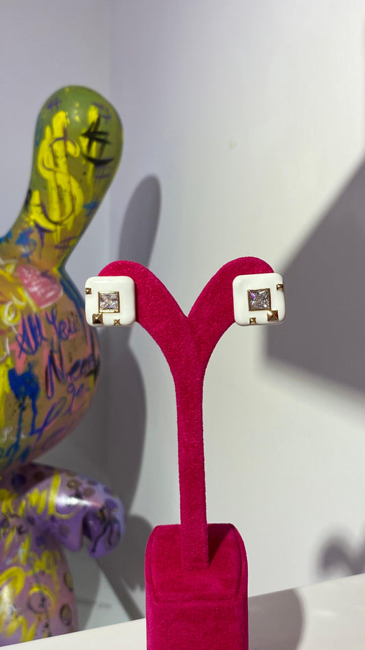 Beyaz Mine Kare Küpe