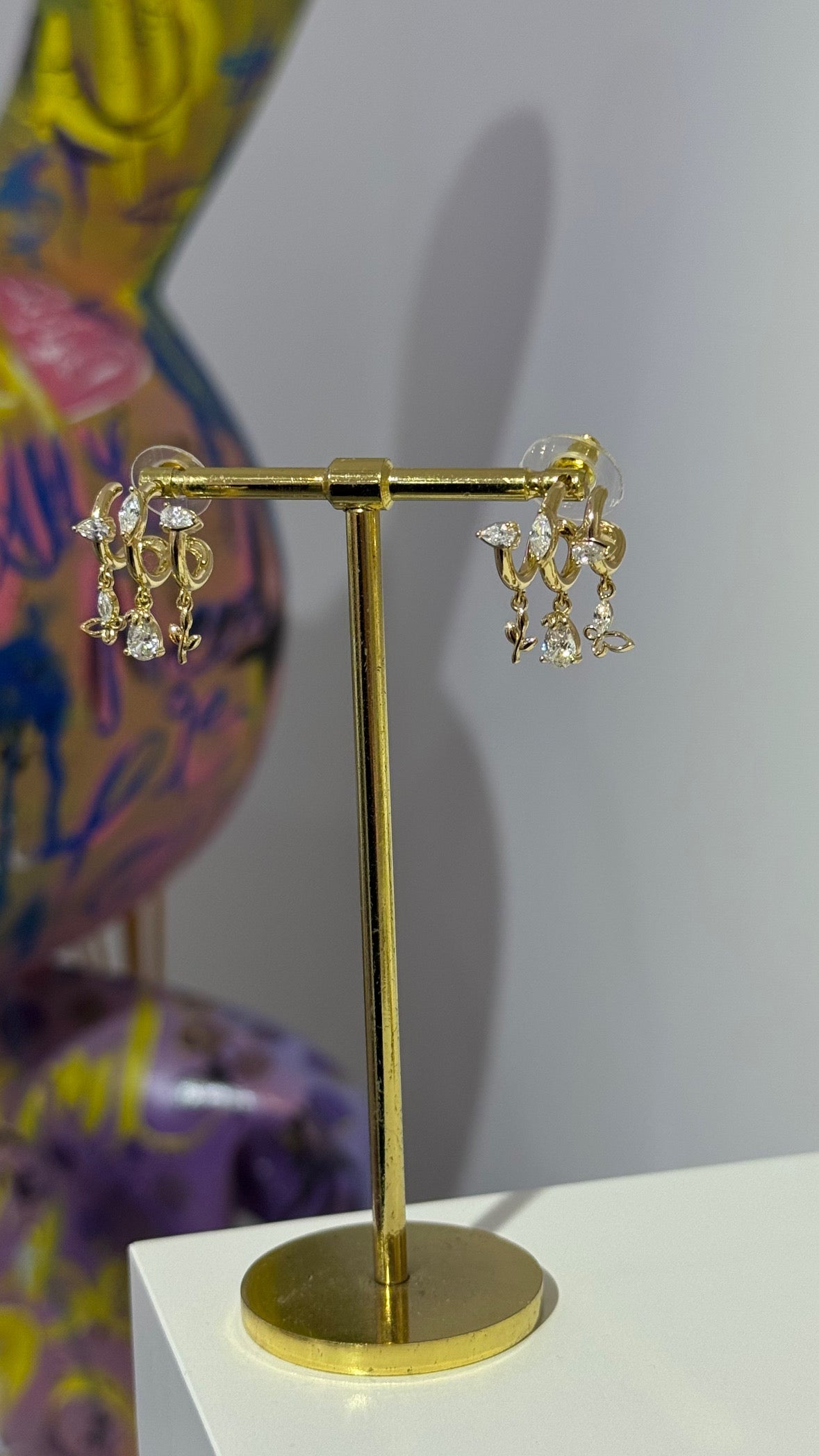 Üçlü Görünen Minimal Küpe