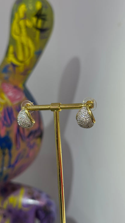 Taşlı Top Formda Küpe