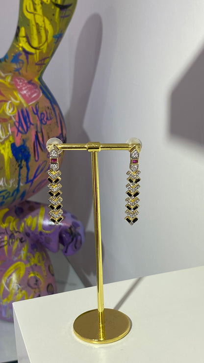 Siyah Mineli Sallantılı Küpe