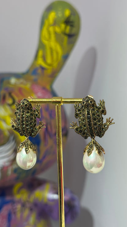 İncili Kurbağa Küpe