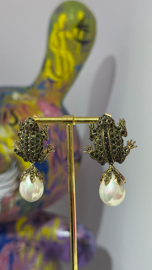 İncili Kurbağa Küpe