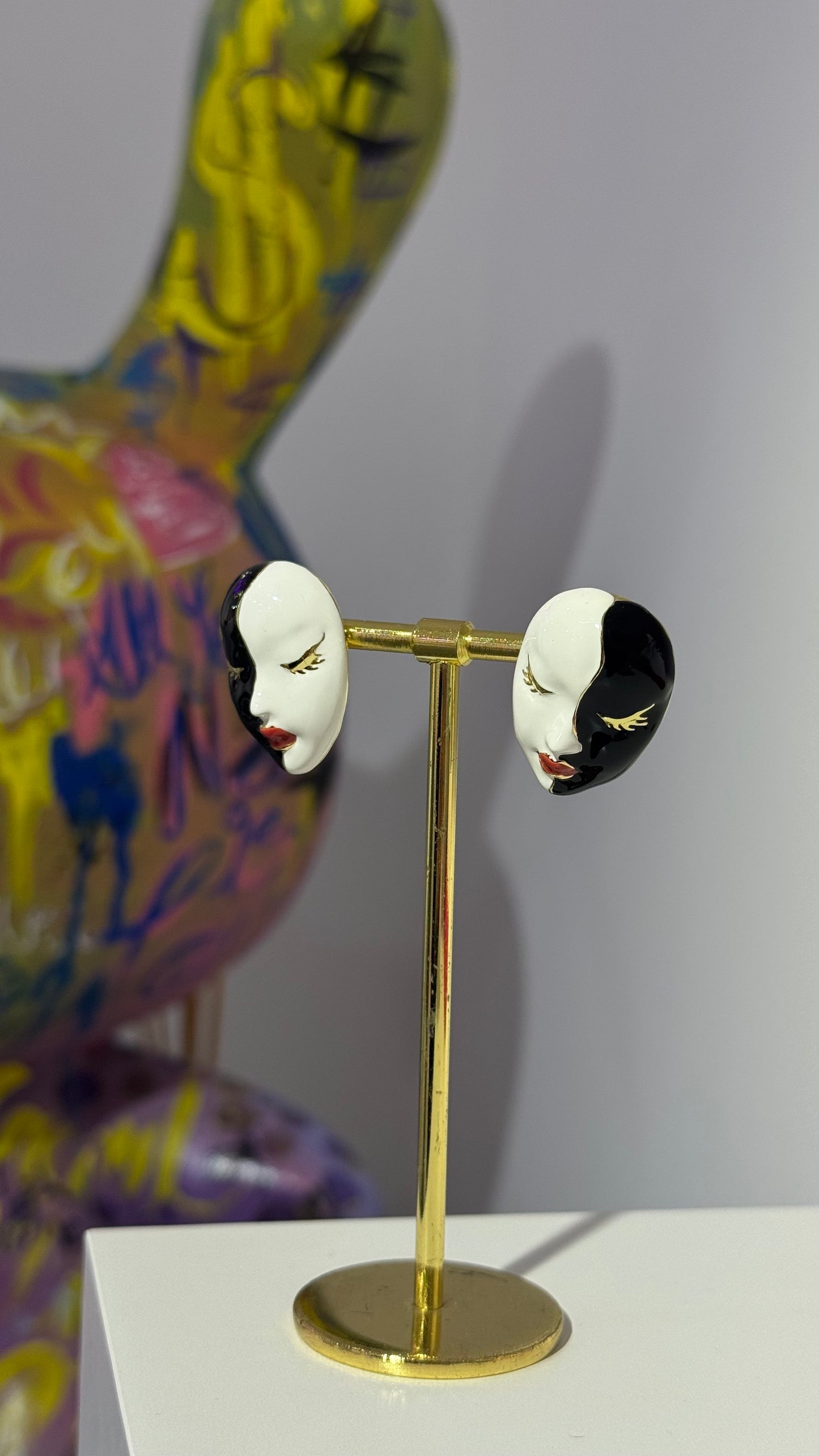 Maske Surat Küpe