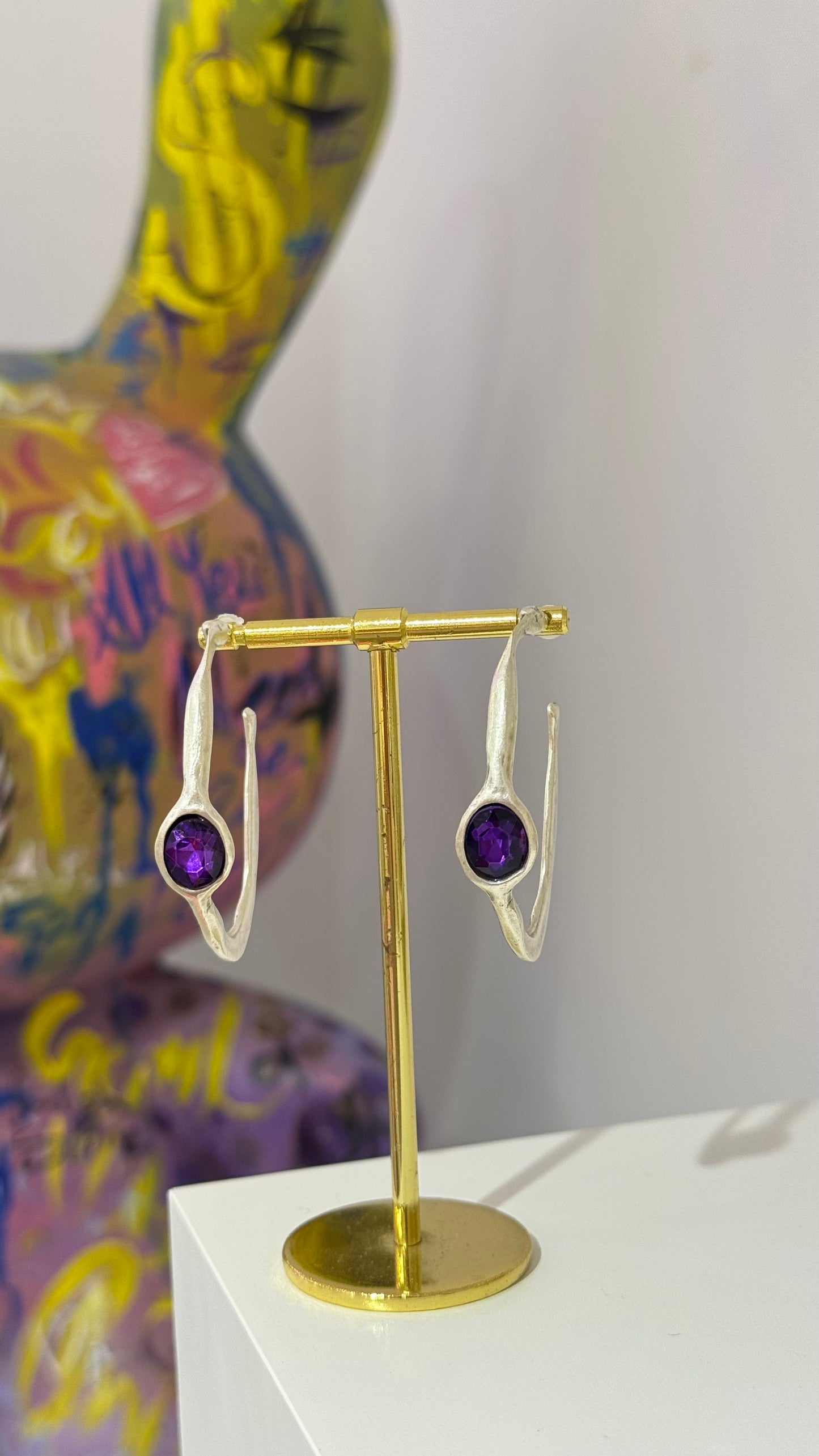 Mor Taşlı Bone Küpe