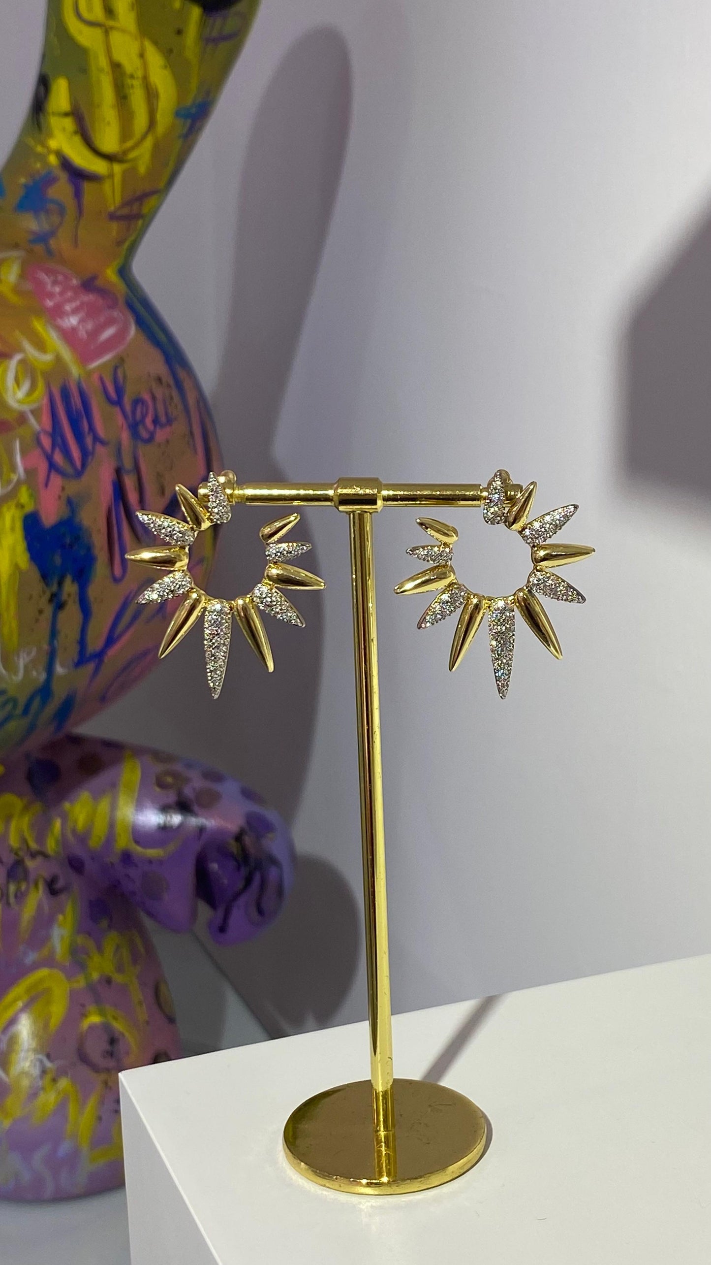 Taşlı Çiçek Küpe