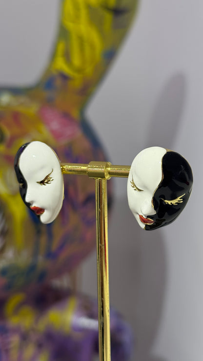 Maske Surat Küpe