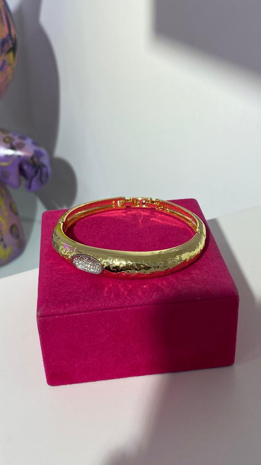 Taşlı Desenli Bileklik