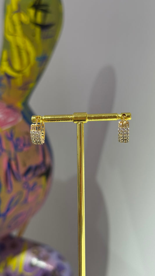 Swarovski Taşlı Minimal Halk Küpe