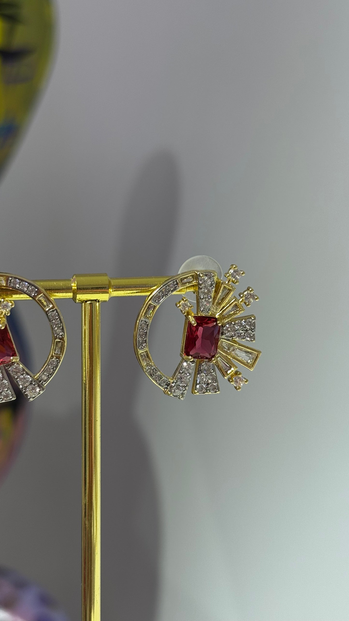 Bordo Taşlı Yuvarlak Küpe